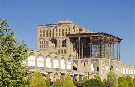 El Palacio Ali Qapu: Un Tesoro Arquitectónico con Vistas Espectaculares al Jardín