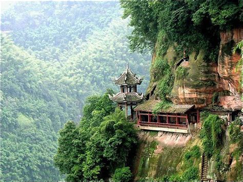 ¡Sumérgete en la Historia y la Naturaleza en el Templo de la Montaña de Yuantou!