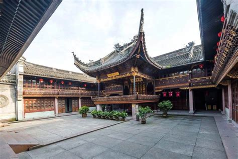 ¡Sumérgete en la historia y la belleza del Templo Tianyi en Ningbo!