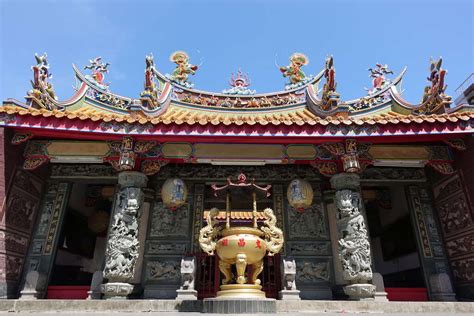 ¡Sumérgete en la historia y belleza del Templo Wenchang en Yiyang!