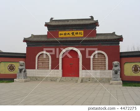 ¡Sumérgete en la historia y belleza natural del Templo de la Nube Dorada en Chenzhou!