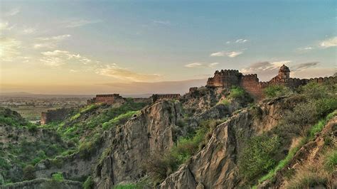  El Fuerte de Rohtas: Un gigante medieval que desafía el paso del tiempo