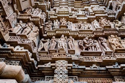 El Templo de Khajuraho: Un caleidoscopio de esculturas eróticas y una oda a la pasión divina!