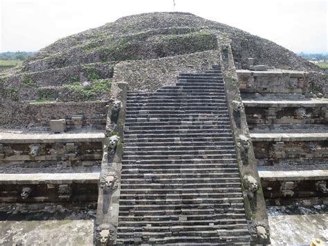 El Templo de la Serpiente Emplumada: Un Viaje Mistico y Arquelogico en Itzamal!