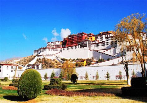 ¡Sumérgete en la majestuosidad del Potala, palacio histórico y centro espiritual!